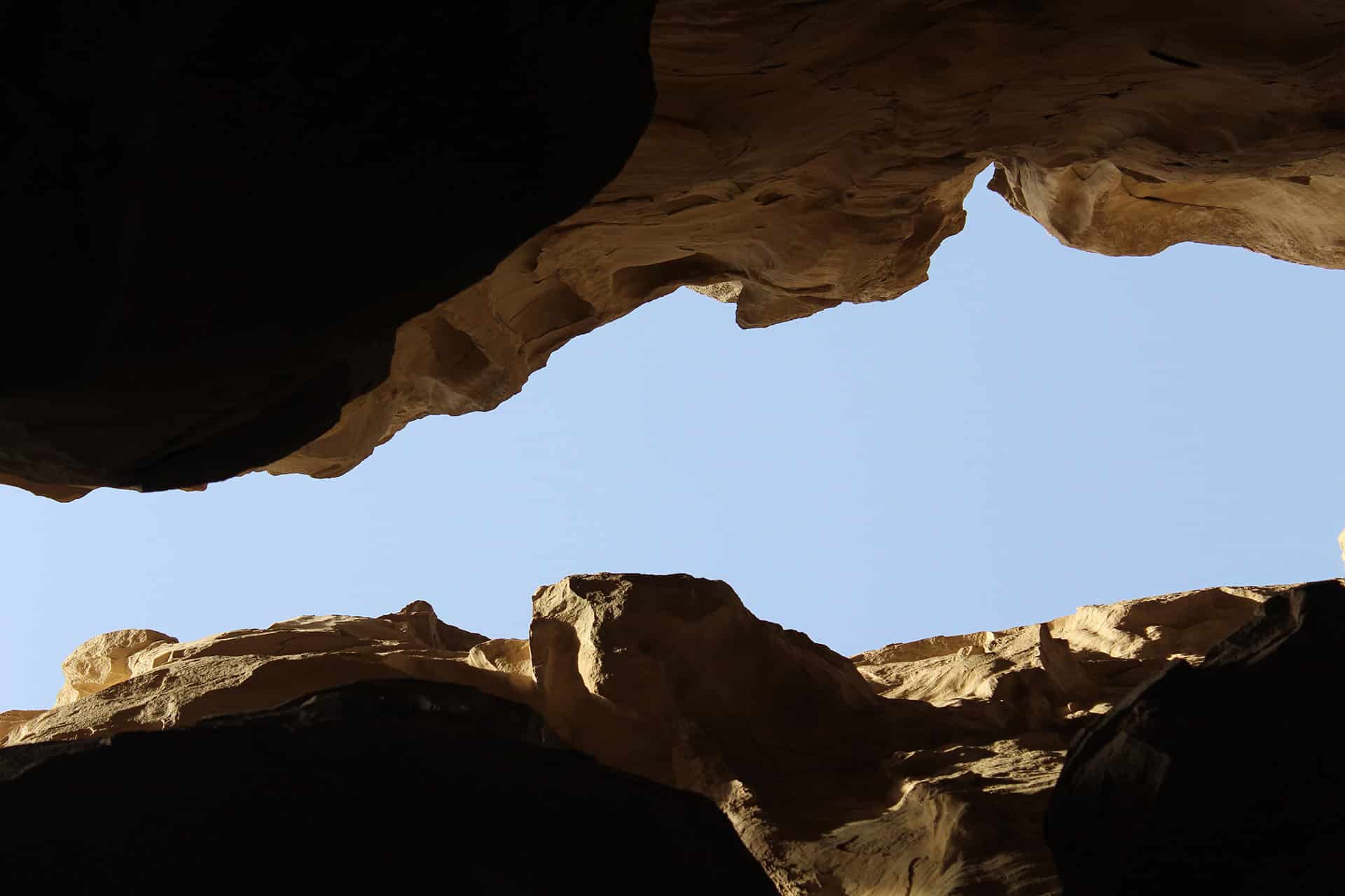 Cave hill. Ущелье глаза Бога. Каверны в Камне.