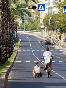 Yom Kippur streets are empty apart from people going to synagogue and riding bikes